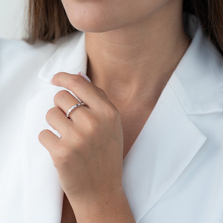 Кольцо "Сердечки" в белом золоте (бриллианты) кб0348ca от ювелирного магазина Оникс - 1