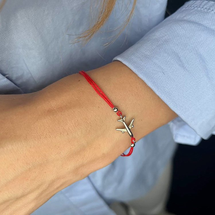 Срібний браслет "Літачок" з червоною ниткою 141607 від ювелірного магазину Онікс - 1