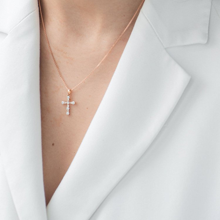 Хрестик в червоному золоті з діамантами пб0039ch від ювелірного магазину Онікс - 1