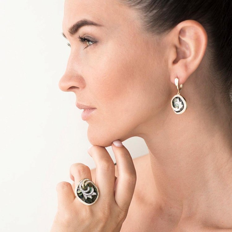 Золота каблучка з фіанітами к05851 від ювелірного магазину Онікс - 3