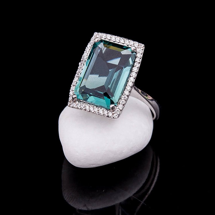 Срібний перстень з фіанітами 111211 від ювелірного магазину Онікс - 1