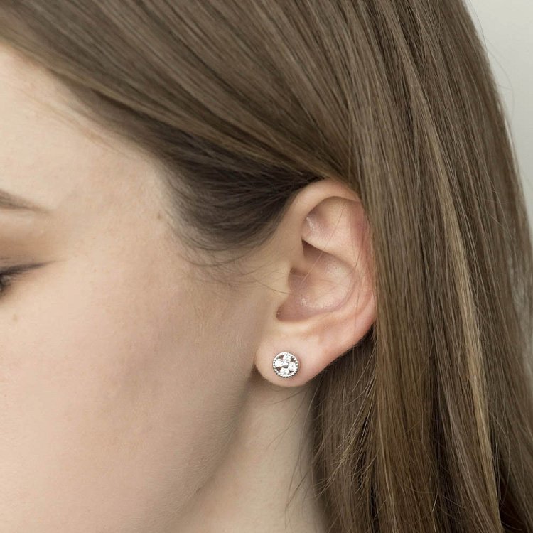 Серебряные серьги - пусеты  с фианитами 121664 от ювелирного магазина Оникс - 1