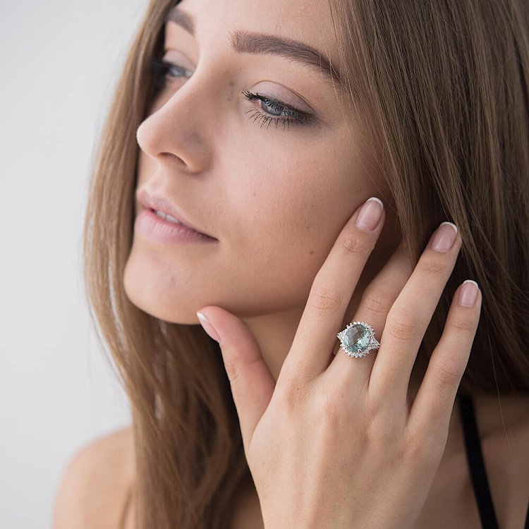 Каблучка з блакитними фіанітами к7 Каблучка з блакитними фіанітами к7 від ювелірного магазину Онікс