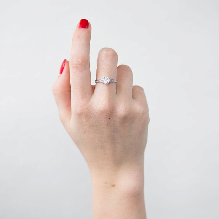 Серебряное помолвочное кольцо (фианиты) 111592 от ювелирного магазина Оникс - 1