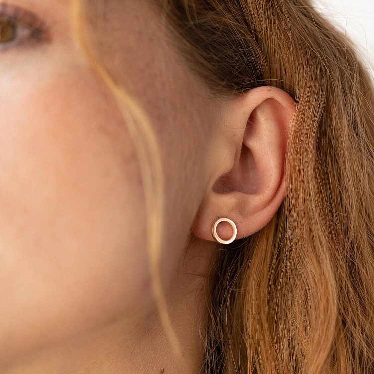 Сережки - пусети "Кругообіг" у червоному золоті с08306 від ювелірного магазину Онікс - 1