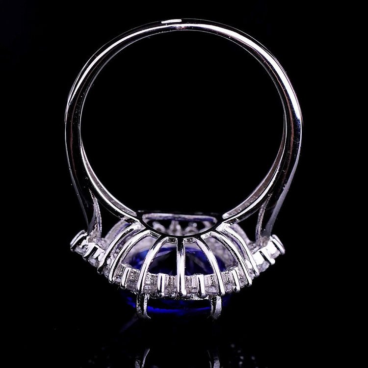 Серебряное кольцо с фианитами к9 от ювелирного магазина Оникс - 4