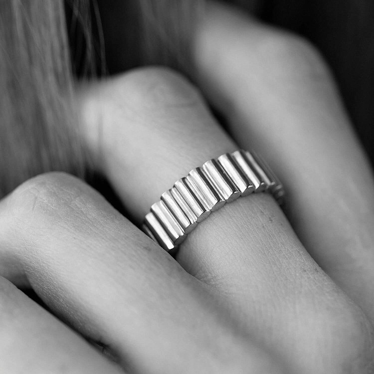 Серебряное кольцо "Katrin" 7253 от ювелирного магазина Оникс - 1