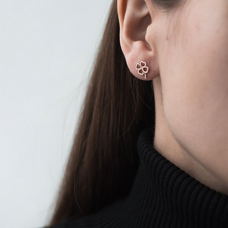 Серьги - пусеты "Клевер" в красном золоте с06643 от ювелирного магазина Оникс - 1