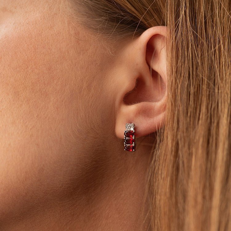 Срібні сережки з піропами і фіанітами GS-02-063-4110 від ювелірного магазину Онікс - 1