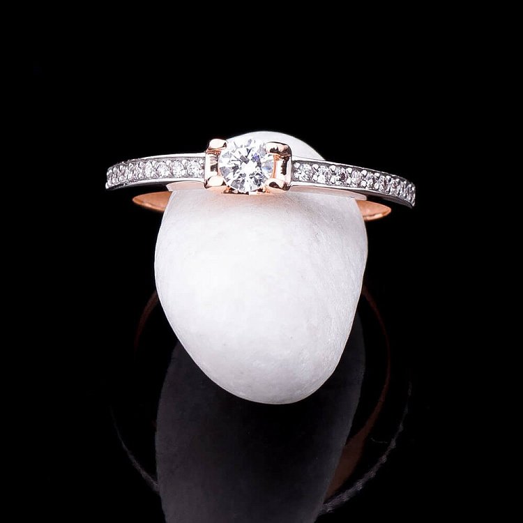 Золота заручальна каблучка з фіанітами к03841 від ювелірного магазину Онікс