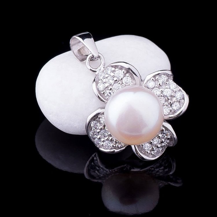 Підвіска "Конюшина" (культ. прісн. перли, фіаніти) 132040 - 1 Підвіска "Конюшина" (культ. прісн. перли, фіаніти) 132040 від ювелірного магазину Онікс - 1