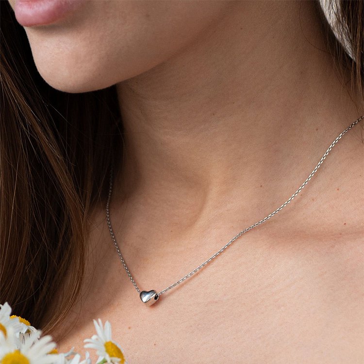 Серебряное колье с сердечком 18704 от ювелирного магазина Оникс - 1