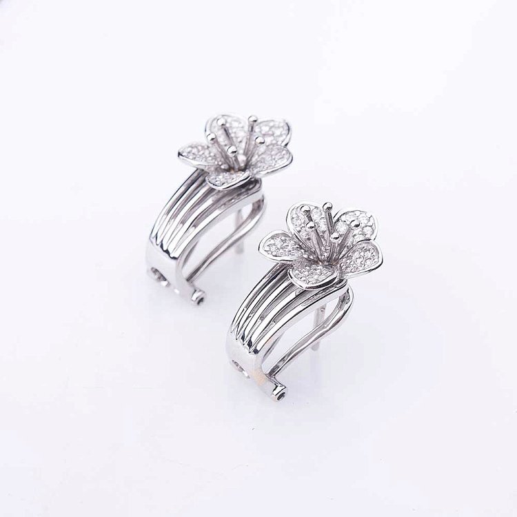 Золотые серьги "Цветочки" с фианитами с02267 от ювелирного магазина Оникс - 3