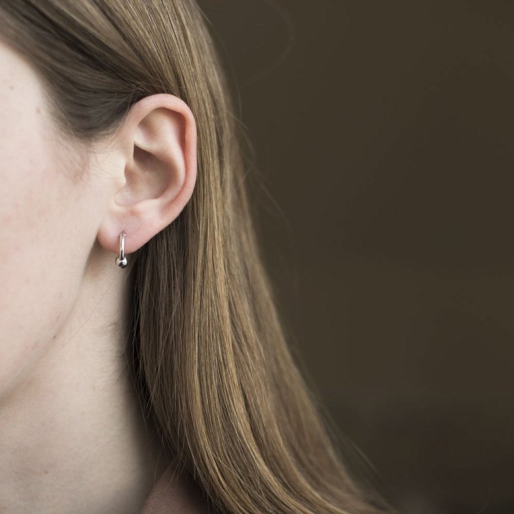 Срібні сережки-кільця (родіювання) 122446 від ювелірного магазину Онікс - 2