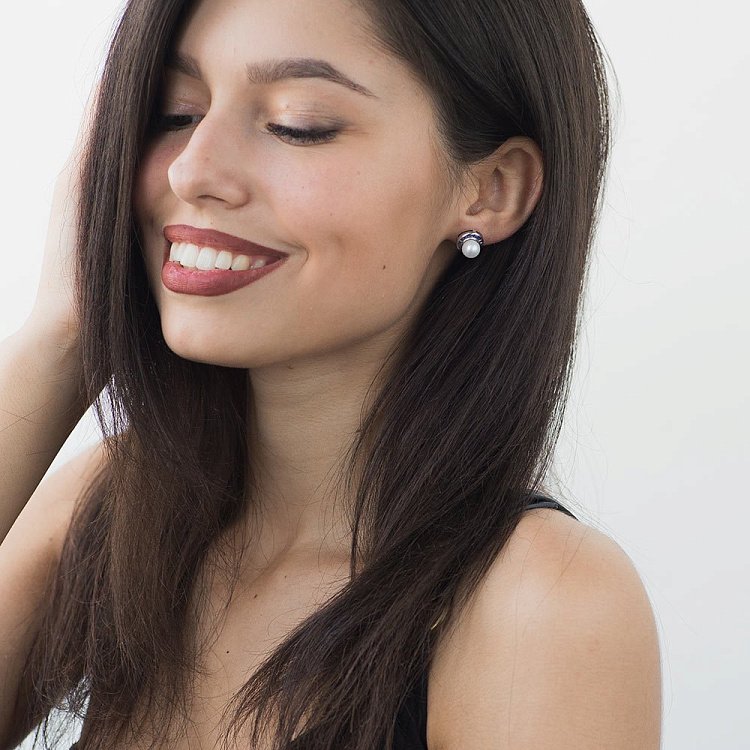 Сережки-пусети з культивованими перлами і сапфіром с471 від ювелірного магазину Онікс - 3