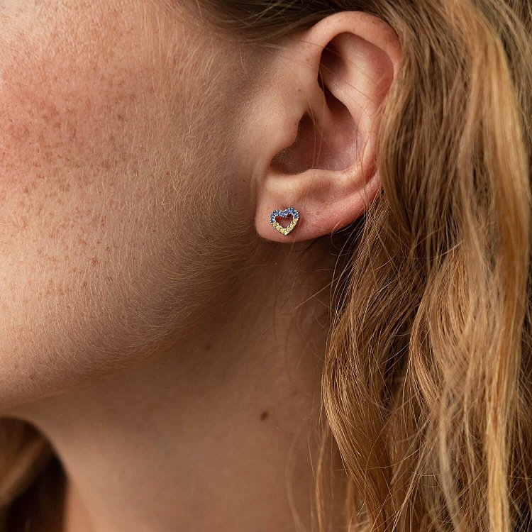 Срібні сережки - пусети "Сердечки" (блакитне та жовте каміння) 602 від ювелірного магазину Онікс - 1