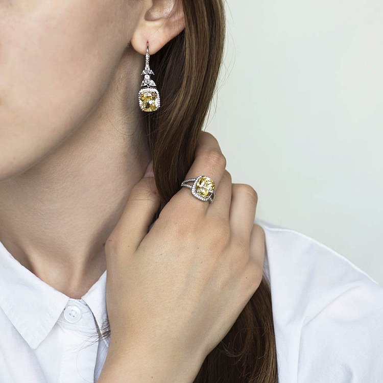 Срібні сережки з фіанітами 121826 від ювелірного магазину Онікс - 1