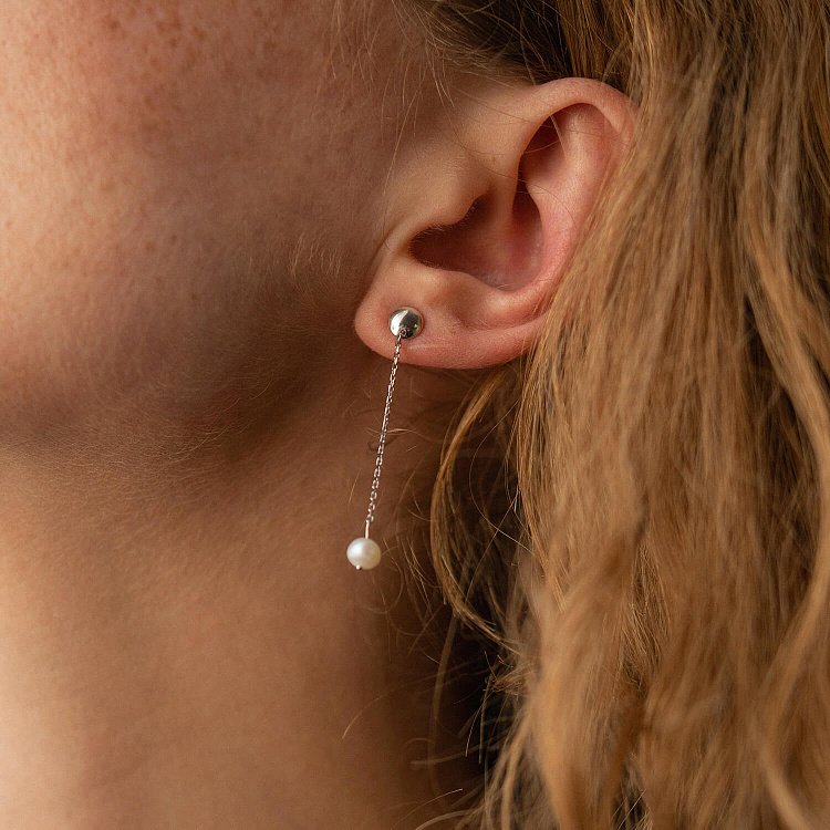 Серьги - пусеты "Жемчужина на цепочке" в белом золоте с08302 от ювелирного магазина Оникс - 8