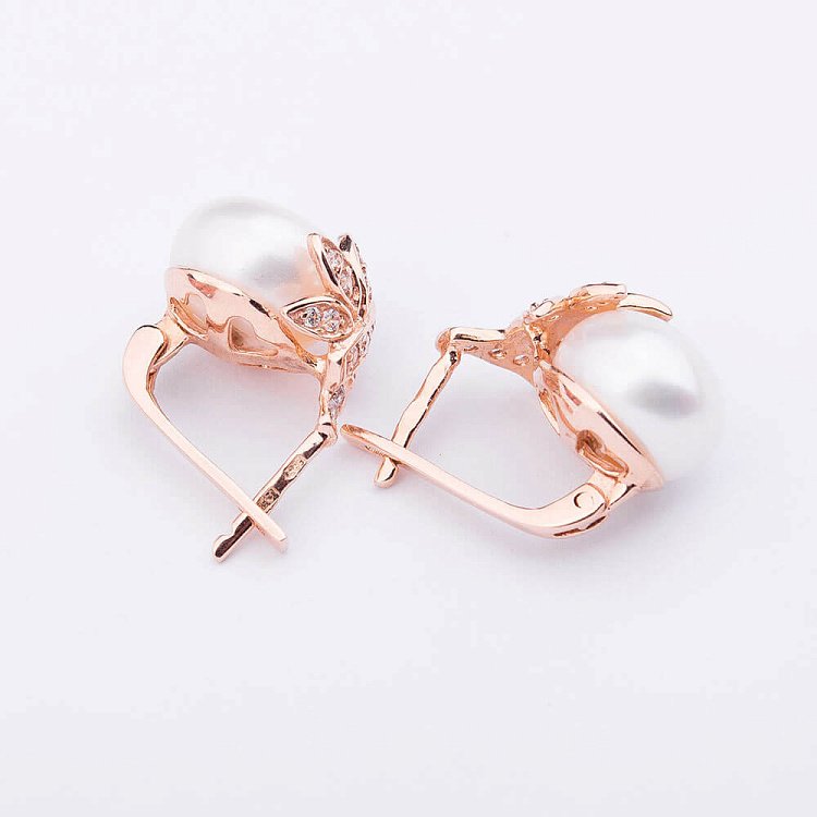 Золоті сережки з культивованими прісноводним перлами і фіанітами с03495 від ювелірного магазину Онікс - 2