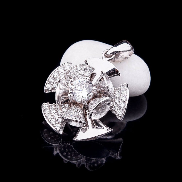 Золотая подвеска "Цветочек" с фианитами п02211 от ювелирного магазина Оникс - 1