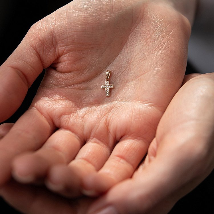 Золотий дитячий хрестик (фіаніт) п03284 від ювелірного магазину Онікс - 1