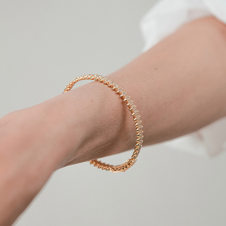 Жорсткий браслет "Teresa" в жовтому золоті (фіаніти) б05717 від ювелірного магазину Онікс - 1