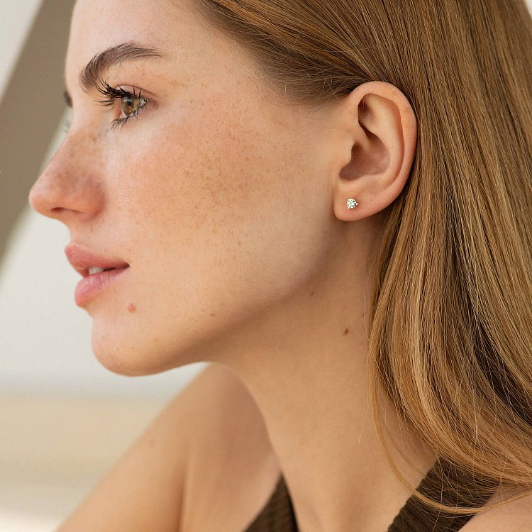 Золоті сережки - пусети з фіанітами (3 мм) с03618 від ювелірного магазину Онікс