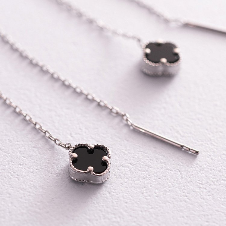 Срібні сережки - протяжки "Конюшина" з оніксом 123173 від ювелірного магазину Онікс - 3