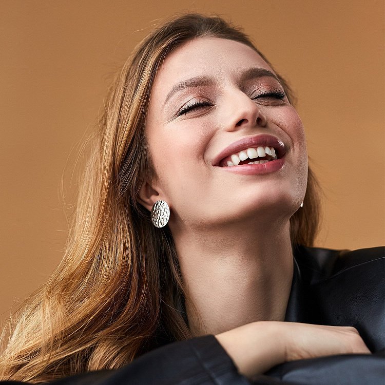 Серебряные серьги - пусеты "Теона" (2.6 см) 123176 от ювелирного магазина Оникс - 3