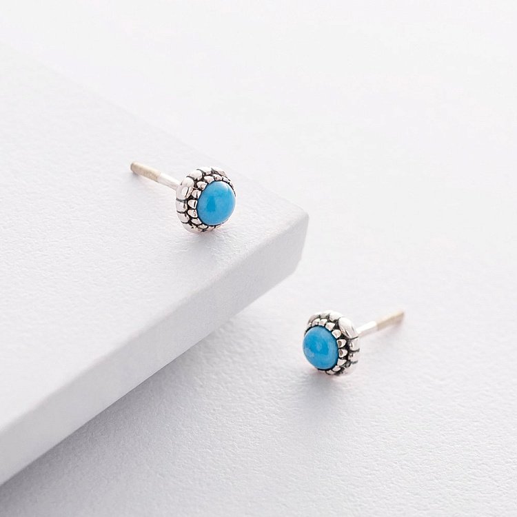 Серебряные серьги-гвоздики (им. бирюза) 122202 от ювелирного магазина Оникс