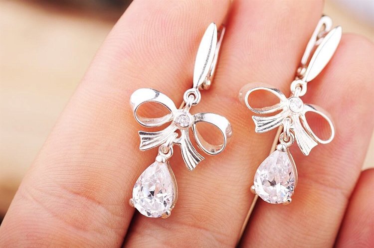 Серьги "Бантики"(фианиты) 12916 от ювелирного магазина Оникс - 1