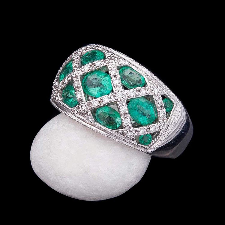 Золота каблучка з смарагдами та діамантами doubk709 від ювелірного магазину Онікс - 1