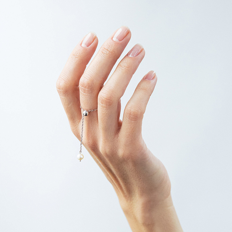 Кольцо "Жемчужина на цепочке" в белом золоте к08347 от ювелирного магазина Оникс - 2