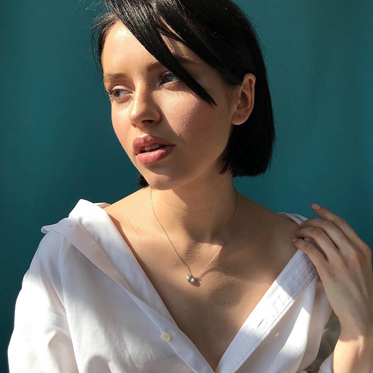 Золотое колье с голубым топазом кол01325 от ювелирного магазина Оникс - 2