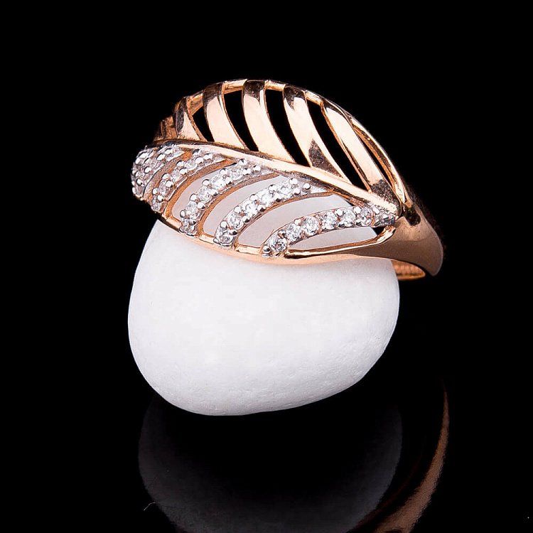 Золота каблучка (фіаніти) к03205 від ювелірного магазину Онікс