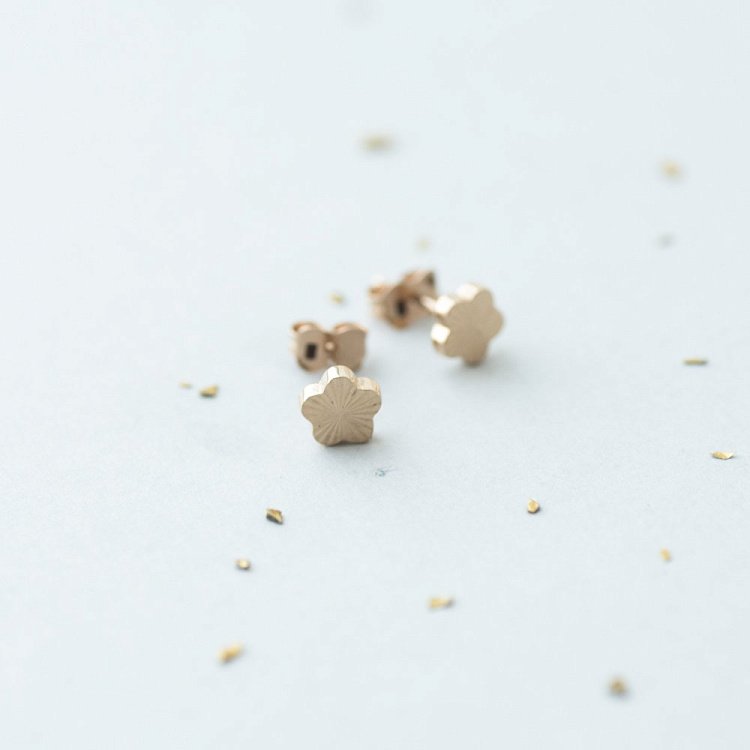 Золотые серьги-гвоздики "Цветки" с05274 - 3 Золотые серьги-гвоздики "Цветки" с05274 от ювелирного магазина Оникс - 3