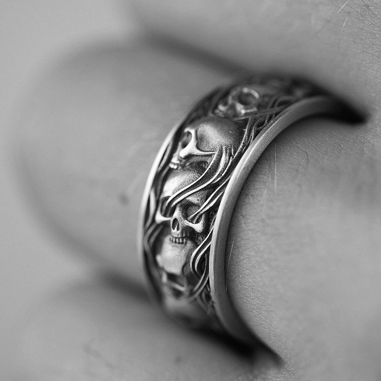 Мужское серебряное кольцо с черепами 7123 от ювелирного магазина Оникс - 3