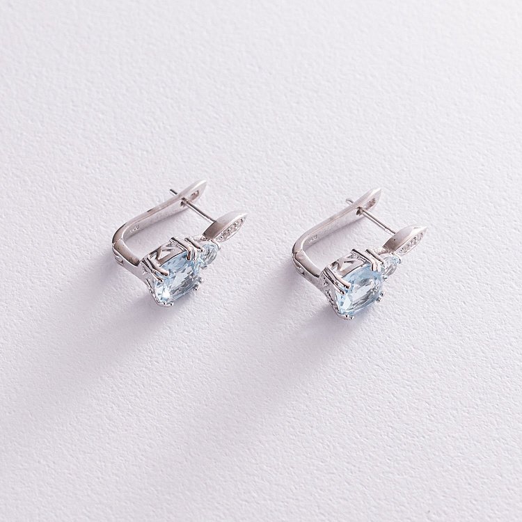 Серебряные серьги с голубыми топазами и фианитами 122045 от ювелирного магазина Оникс - 2