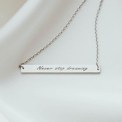 Золотий браслет з гравіюванням "Never stop dreaming" б04487