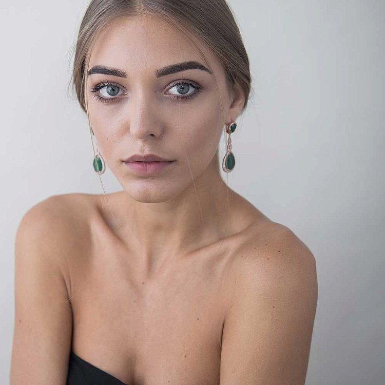 Золотые серьги с хризопразом и фианитами с03835 от ювелирного магазина Оникс - 4