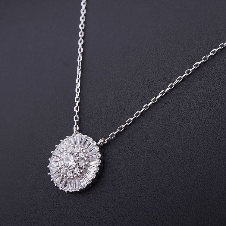 Серебряное колье с фианитами 18228 от ювелирного магазина Оникс