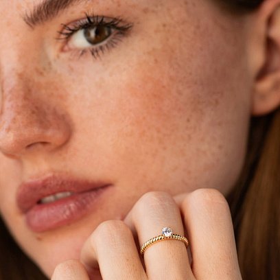 Помолвочное золотое кольцо с фианитом к08197 №4