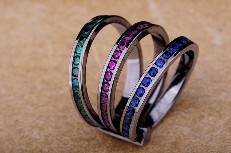 Оксидированное тройное кольцо с цветными фианитами к02637 от ювелирного магазина Оникс - 2
