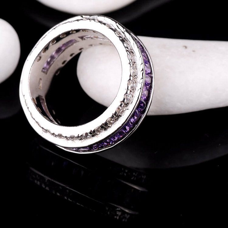 Срібний перстень з бузковими фіанітами (родій) 11750 від ювелірного магазину Онікс - 2