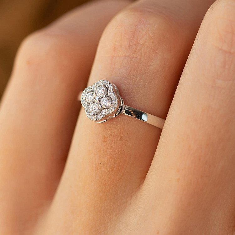 Золота каблучка "Конюшина" з діамантами 233791121 від ювелірного магазину Онікс - 3