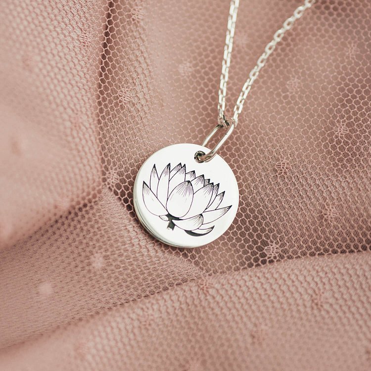 Серебряный кулон "Лотос. You are the reason for everything" 132724лот от ювелирного магазина Оникс - 2