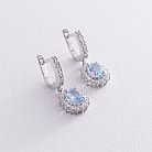Срібні сережки з блакитними топазами і фіанітами 121362 от ювелирного магазина Оникс