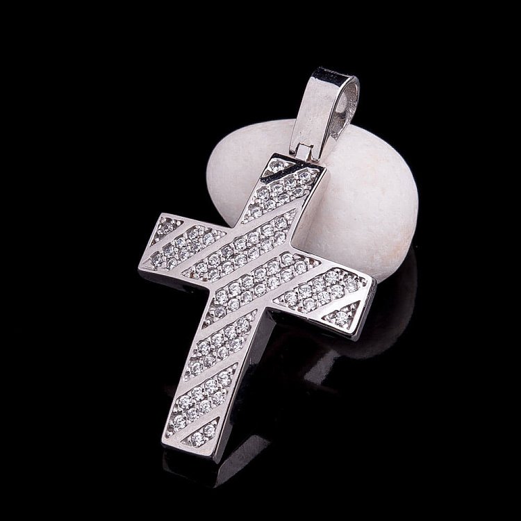 Золотой крест с фианитами п02202 от ювелирного магазина Оникс