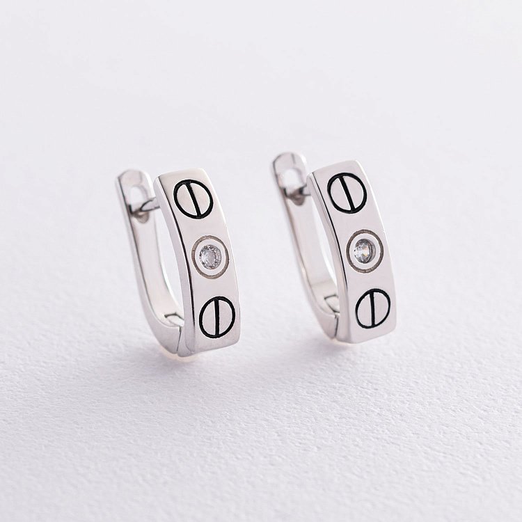 Срібні сережки "Love" з фіанітами 122864 від ювелірного магазину Онікс