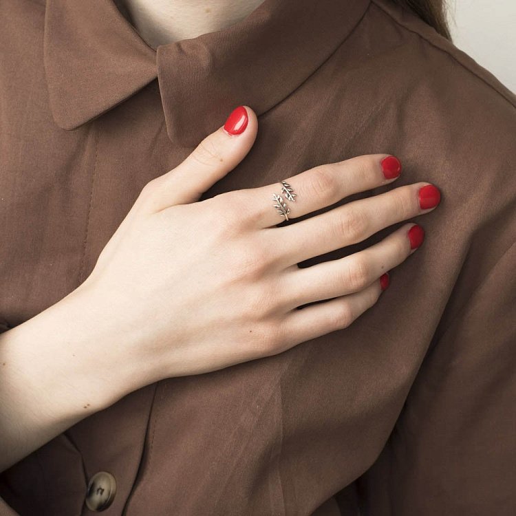 Серебряное кольцо "Веточки" 112136 от ювелирного магазина Оникс - 1